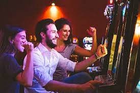 Studio live dealer anekatoto dengan dealer profesional dan broadcast berkualitas tinggi